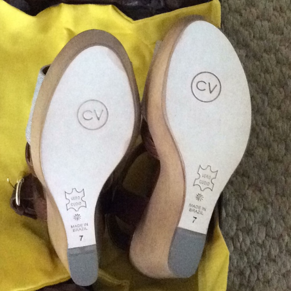 NWT Cynthia Vincent Jemma Sandal with Wood Wedge - Picture 4 of 7
